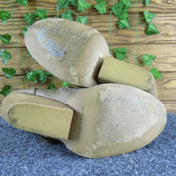 Very Volatile Womens Ankle Boots Size 7.5 Beige Buckle Wedge Heel Booties - Picture 8 of 8